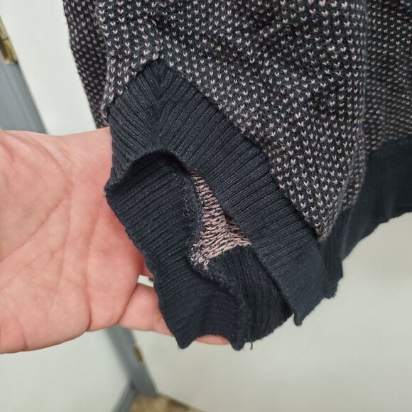 Free Press Women's Black Brown Geo Arrow Cold Shoulder Knit Cotton Sweater Sz S - Picture 2 of 6